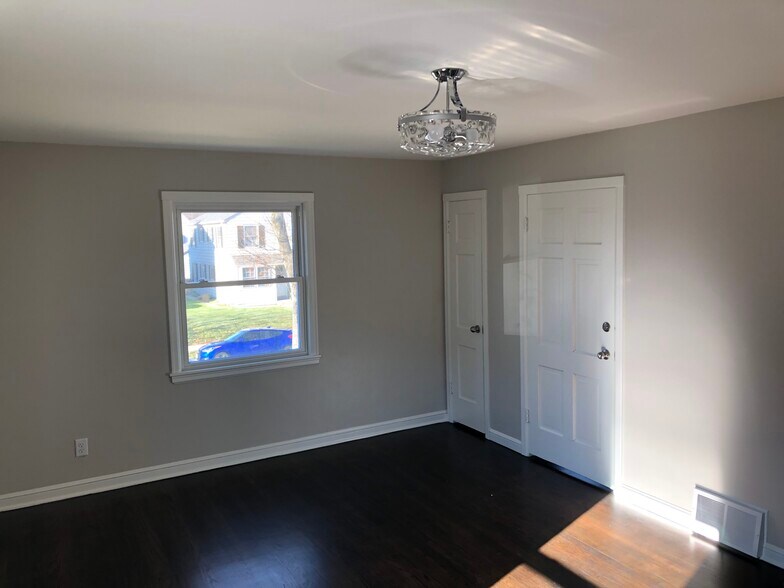 Building Photo - 3306 S 7th St