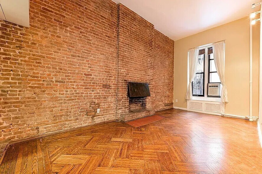Primary Photo - 106 E 30th St