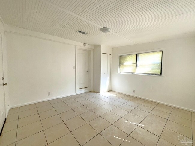 Building Photo - 208 Aquamarine Ave