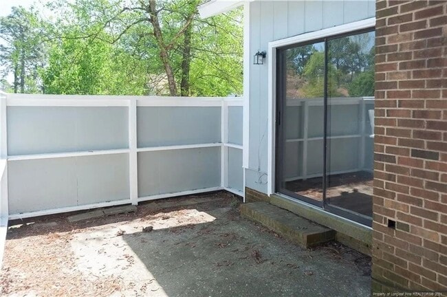 Building Photo - 2012 Lakemeadow Dr