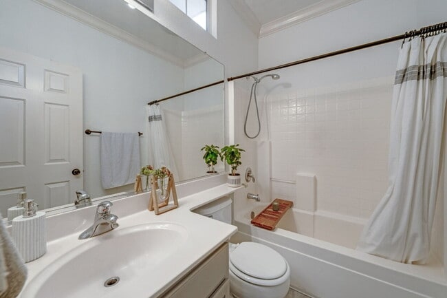 Building Photo - Cozy 3-Bed Sanctuary with 2 Full Baths in Sacramento’s Serene Prairie Dunes