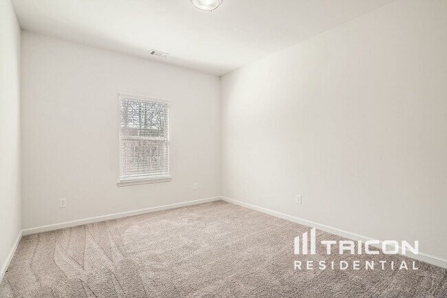 Building Photo - 355 Hillgrove Dr