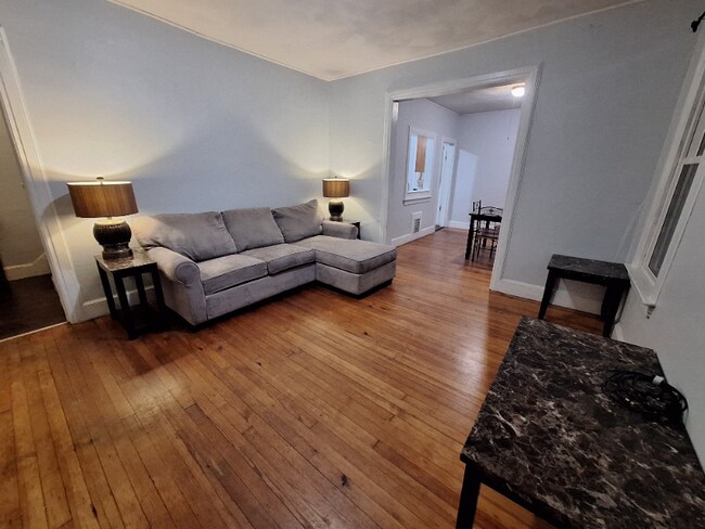 Building Photo - 10 Euclid Ave