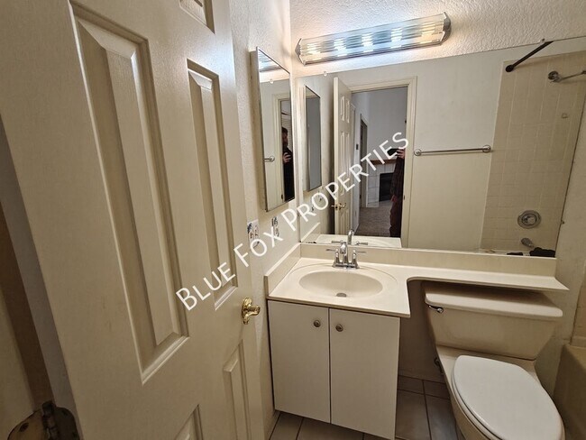 Building Photo - 131 E Horizon Cir