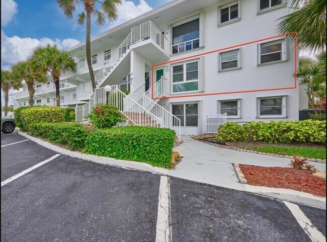 Building Photo - 1021 Hillsboro Mile