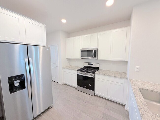 Building Photo - Beautiful 3 bed 2 bath home in Enchanted Hills area of Rio Rancho. Refrigerated Air! Near Hwy 550