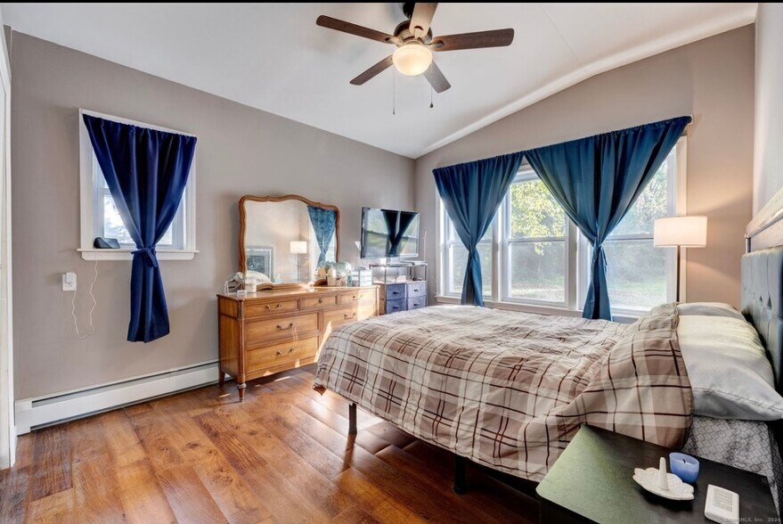 Bedroom - 541 Park Ave