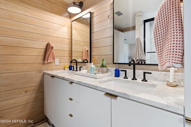 Building Photo - 4096 Ponte Vedra Blvd