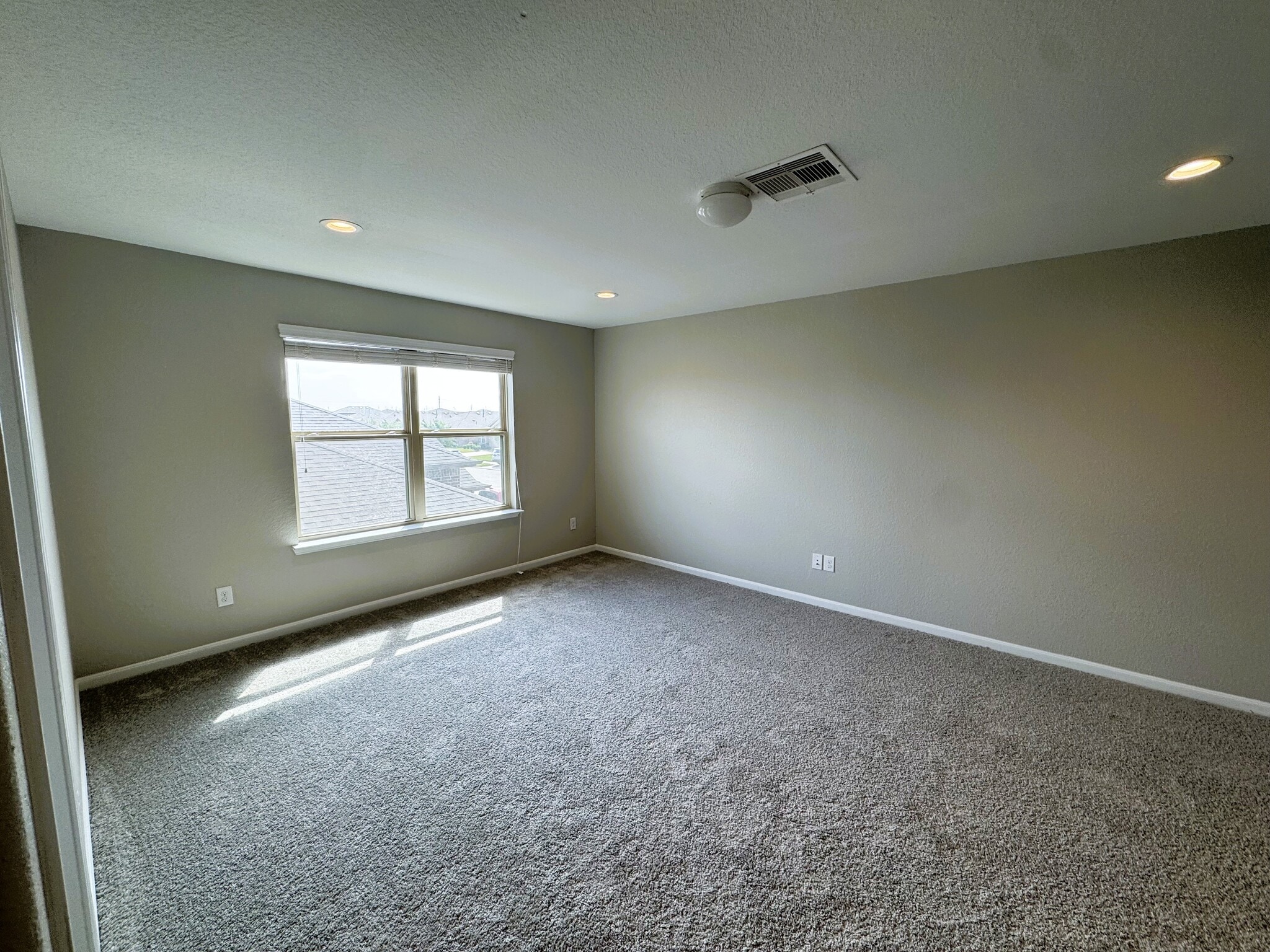 Building Photo - 615 Calm Ct