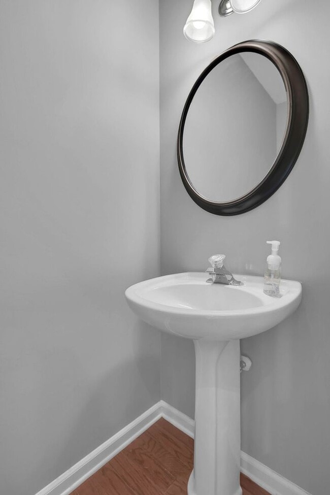 Building Photo - Beautiful and light-filled home in the desirable Normandy Place community located in Nashville’s ...