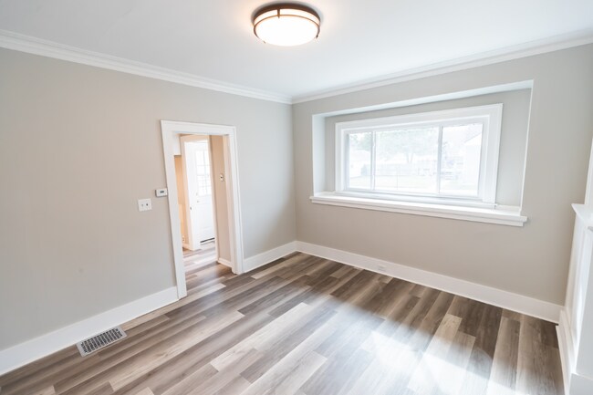 Building Photo - 1056 Watson St SW