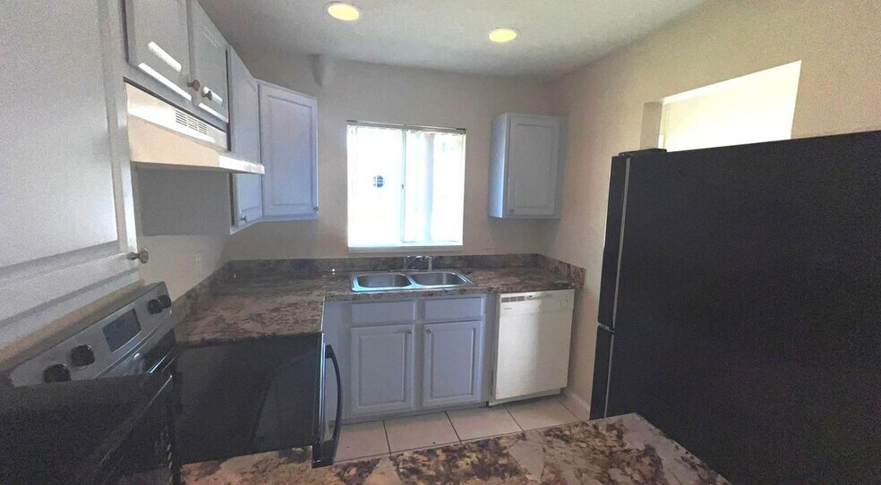 Building Photo - 2185 Pretty Ln