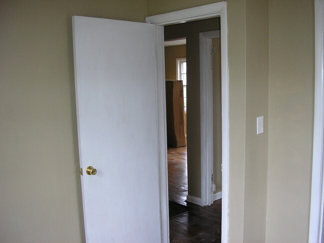 Building Photo - 1529 Parkhurst Dr