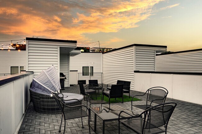 Building Photo - 2910 Felicia St