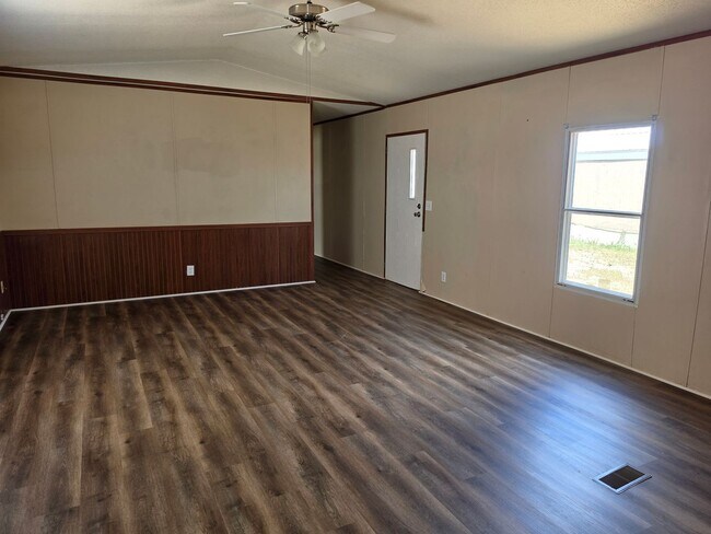 Building Photo - 3 bedroom 2 bath in Clovis