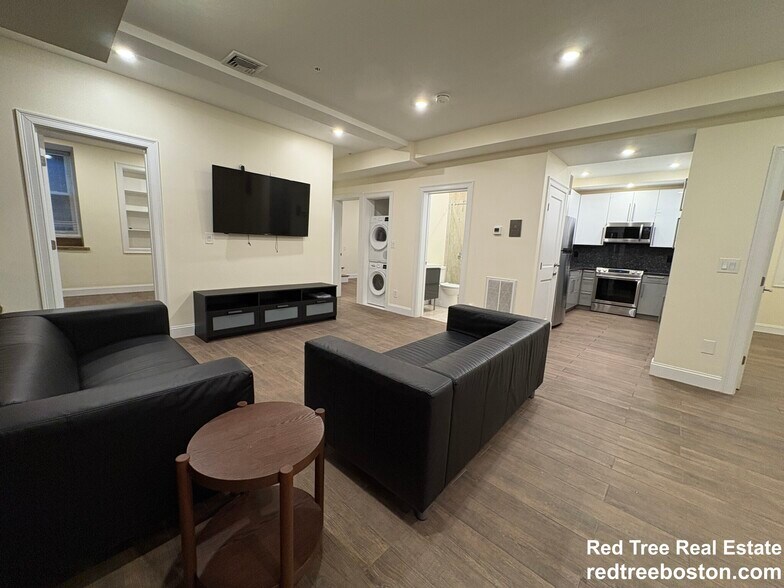 Building Photo - 1616 Beacon St