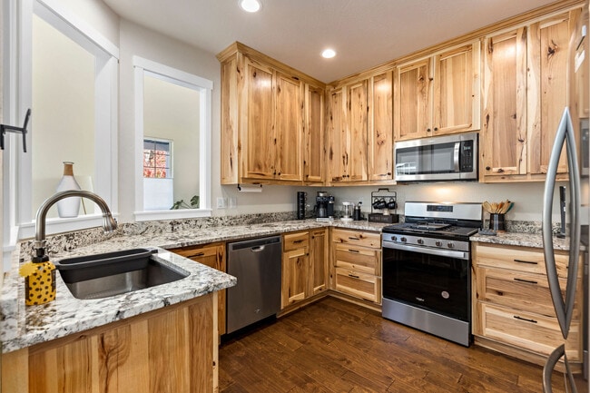 Building Photo - 1019 SW J St