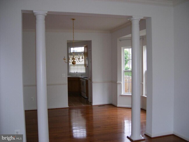 Building Photo - 9778 Lorraine Carol Way