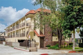 Building Photo - 330 Pioneer Dr