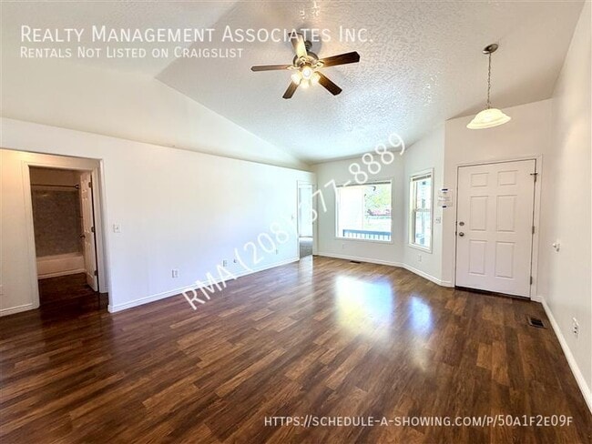 Building Photo - 2324 Yucca Pl