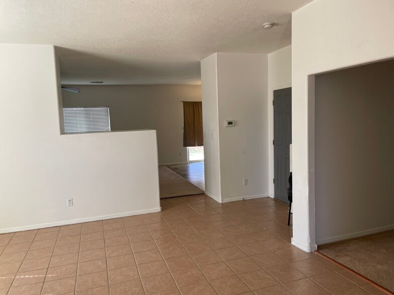 Building Photo - 3353 Marino Dr SE