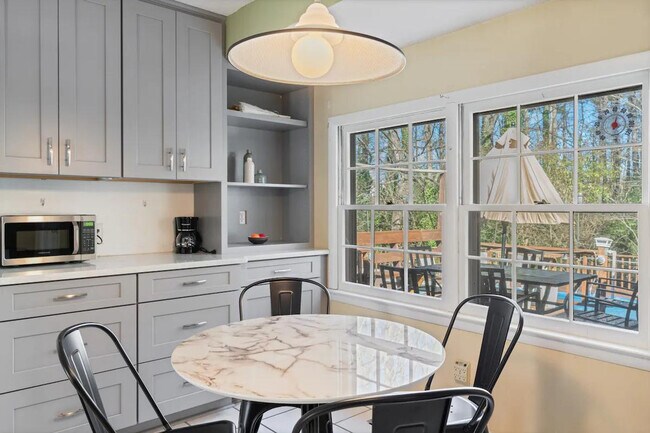 Building Photo - 750 SE Maynard Rd