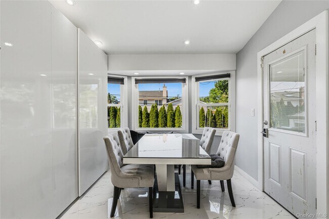 Building Photo - 31 Sutton Hill Ln