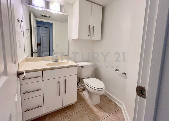 Building Photo - Beautiful 1/1.5 Condo in Dallas For Rent!