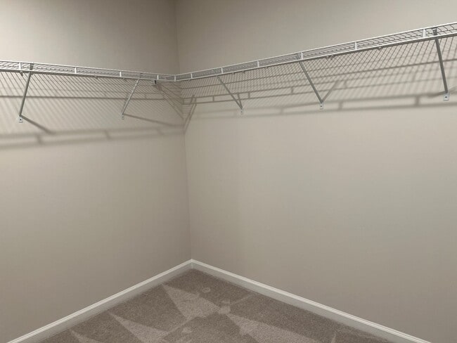 Building Photo - 4/2.5 Townhome Available Now!