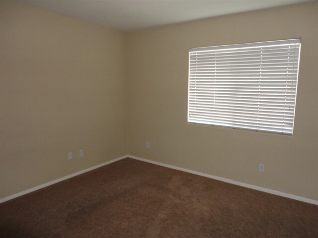 Building Photo - 6473 Karlsen Ct