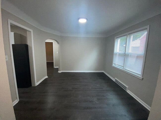 Building Photo - Renovated 4-Bedroom Home – We Welcome Sect...