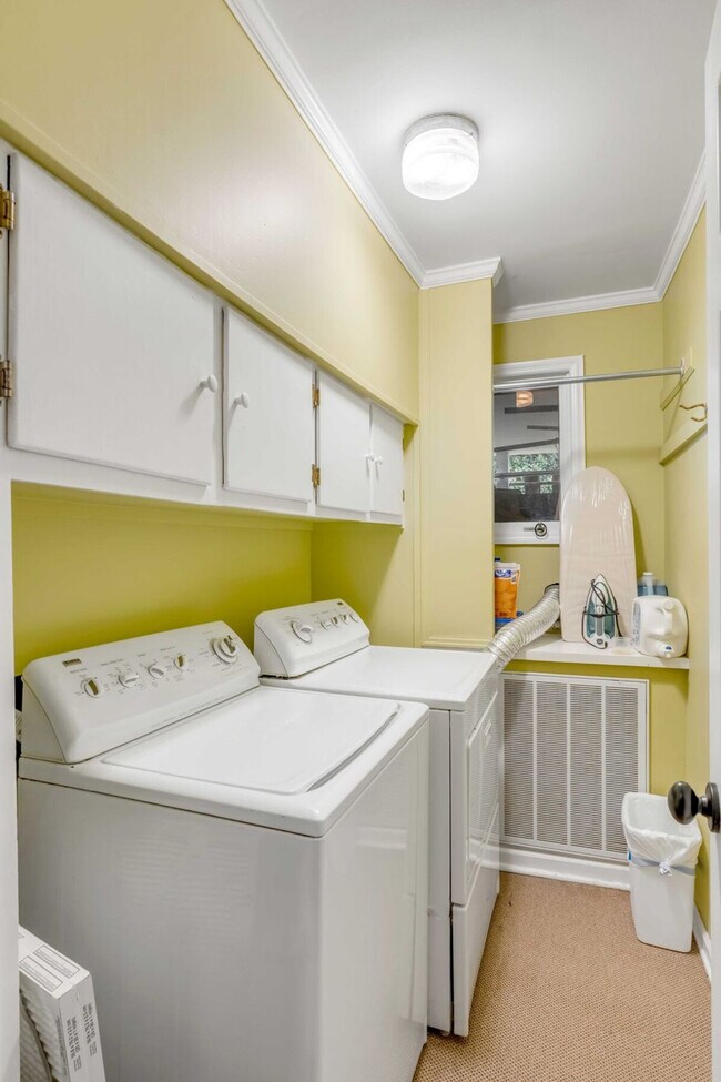 Building Photo - 209 Station 17 St