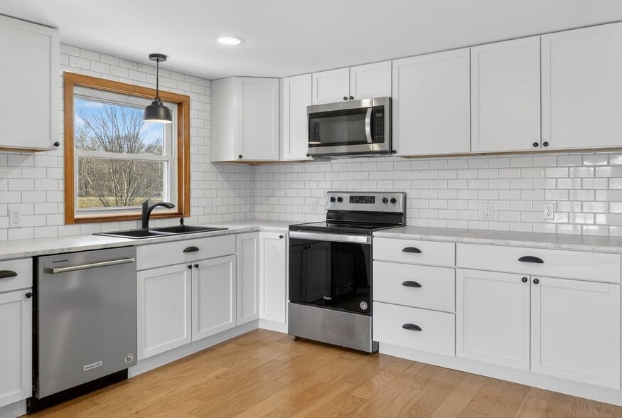 Building Photo - 999 Salmon Creek Rd