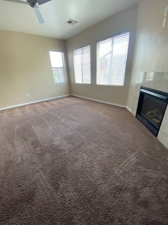 Building Photo - 4 Bedroom Corner Lot