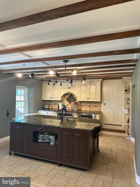 Building Photo - 553 Worthington Rd