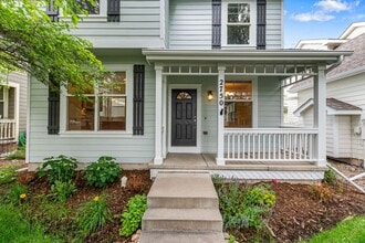 Building Photo - Gorgeous 3-Bed, 2.5-Bath Home With Great Amenities!