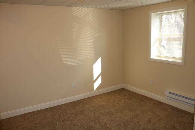 Building Photo - Bel Charlton