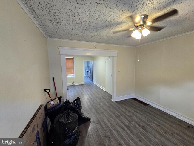 Primary Photo - 330 Moss St