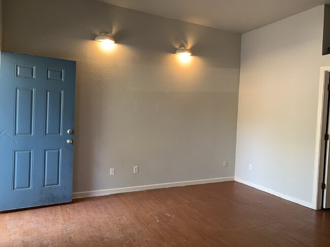 Building Photo - "Charming 1-Bedroom Retreat in Jonesboro's Heart – Cozy 500 Sq Ft Haven on Parnell Place!"