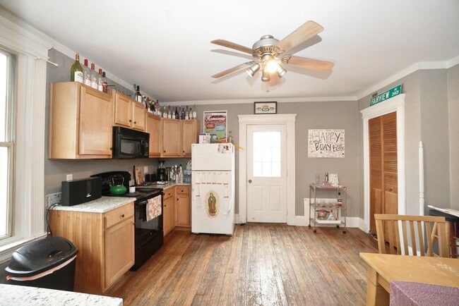 Building Photo - Awesome 4 Bed/ 2 Full Bath on Fairview Min...