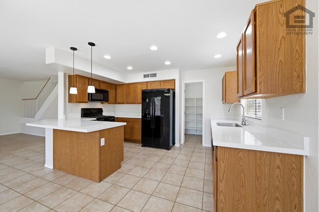 Building Photo - 4Bed + OFFICE + LOFT in Peoria! Ready for Immediate Move-In! -- FULLY REMODELED!