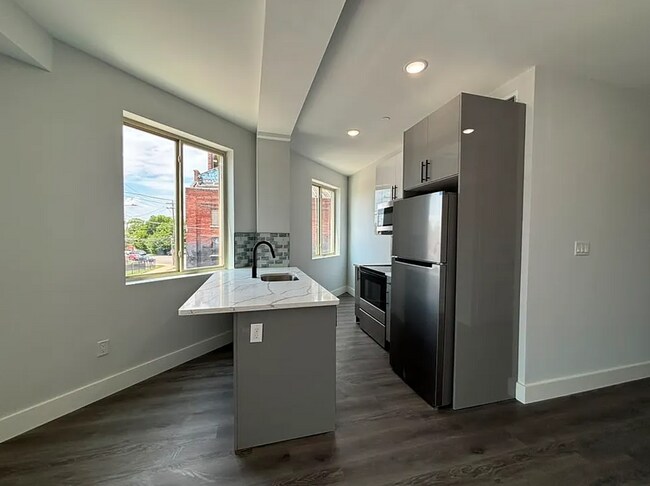 Building Photo - 675 N 41st St