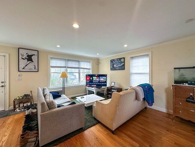 Building Photo - 77 Faywood Ave