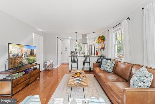 Building Photo - 110 E Rosemont Ave