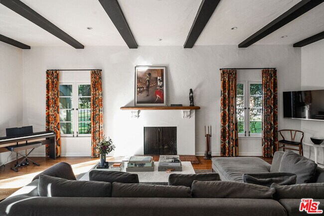 Building Photo - 1632 N Orange Grove Ave