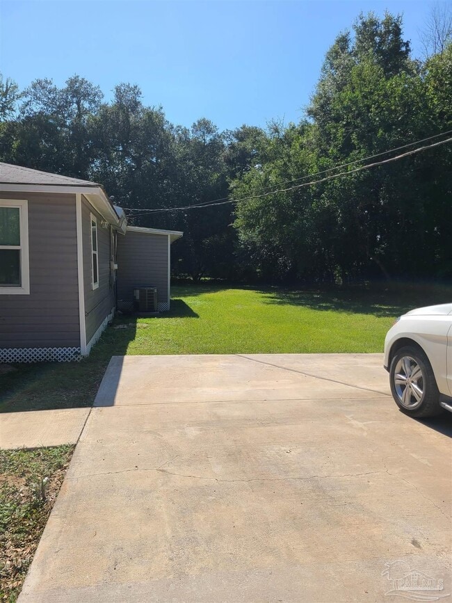 Building Photo - 701 Armenia Dr