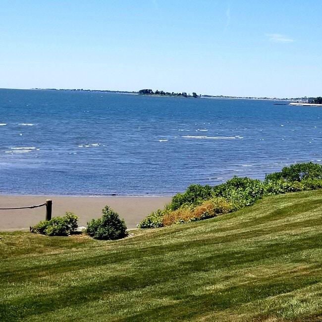 Building Photo - 185 Melba St