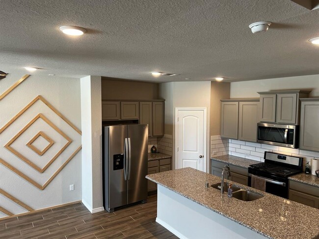 Building Photo - 8055 Scanlan Trce
