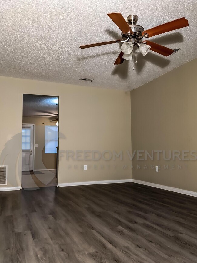 Building Photo - 2300 Grayson Valley Dr