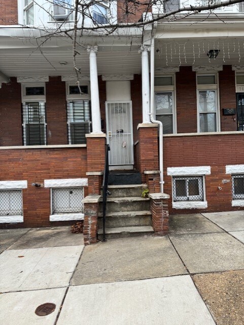 Front Entrance/Porch - 1648 Appleton St